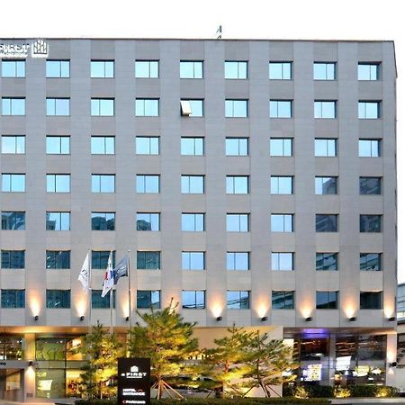 Afirst Hotel Myeongdong Сеул Экстерьер фото